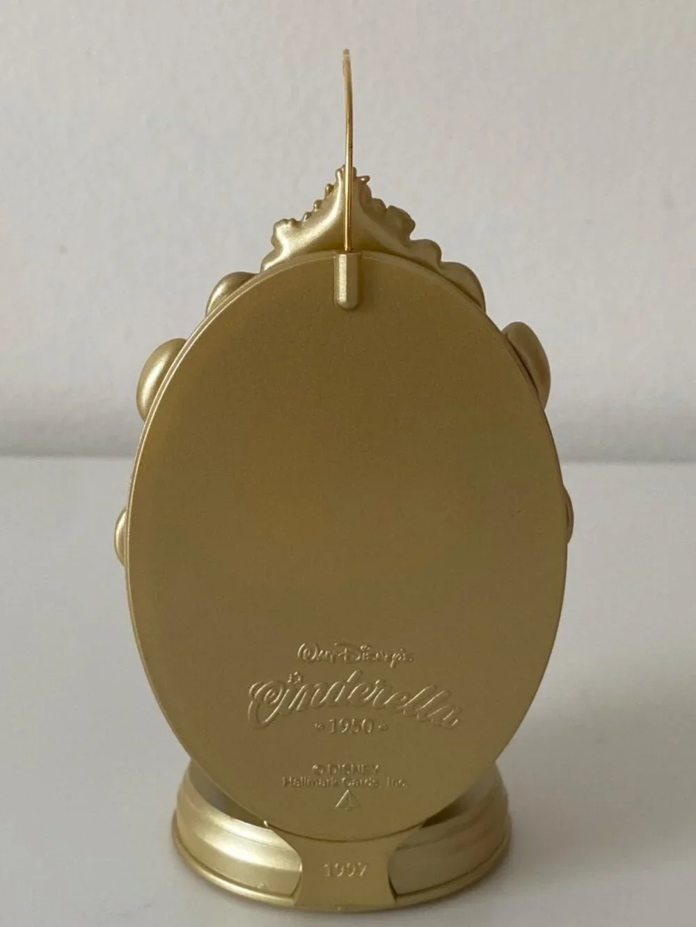 Hallmark 1997 Keepsake Disney Cinderella Ornament with Stand in box First Editio